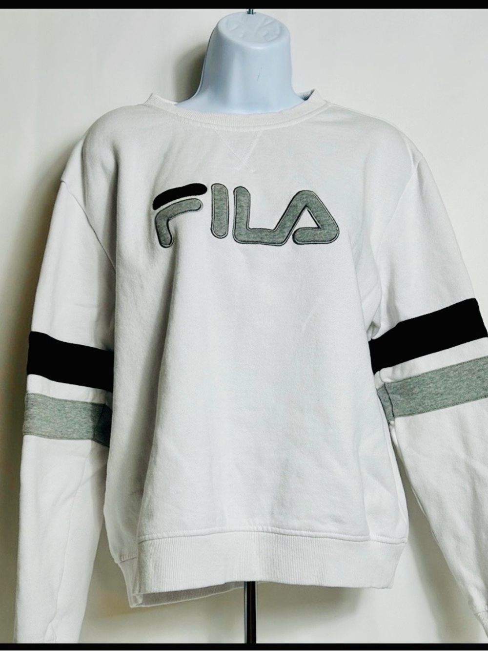 Fila White Sweatshirt Black Gray Stripes Sleeves Women’s Size Large Top